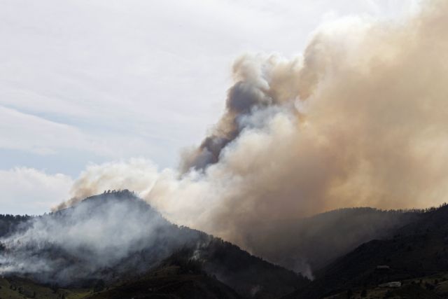 Χιλιάδες πυροσβέστες αντιμέτωποι με τεράστιες πυρκαγιές στις δυτικές ΗΠΑ